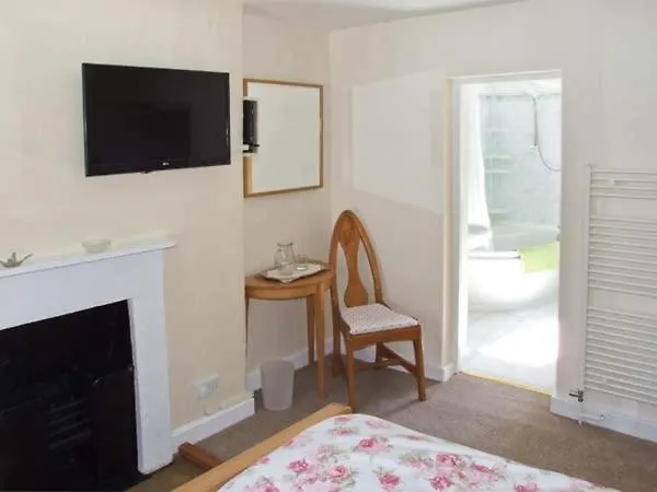 73 Ravensdale Cottages